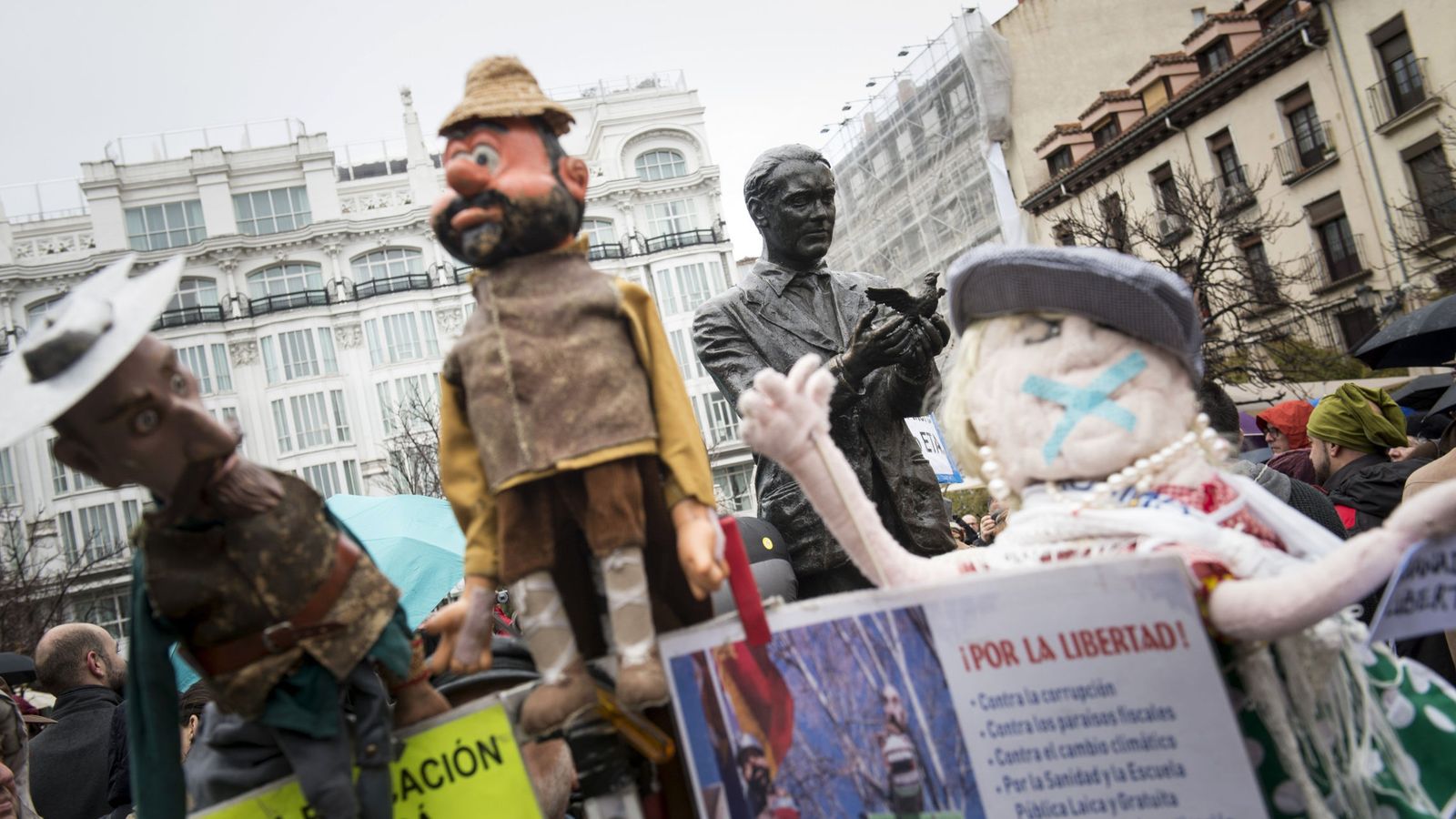 Foto: Concentración en Madrid en apoyo a los titiriteros en febrero de 2016 (Efe)