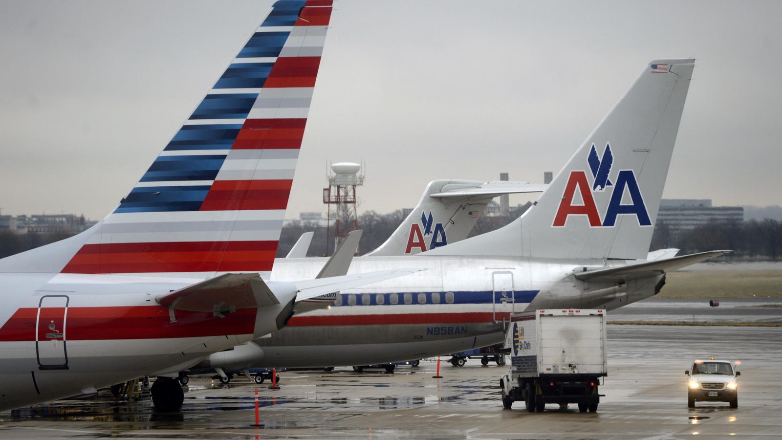 Foto: Un piloto de American Airlines murió en vuelo de Phoenix a Boston (EFE)