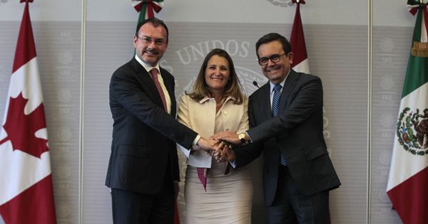 Foto:  El secretario de Relaciones Exteriores de México, Luis Videgaray (i), la ministra canadiense de Exteriores, Chrystia Freeland (c), y el ministro mexicano de Economía, Ildefonso Guajardo (d),