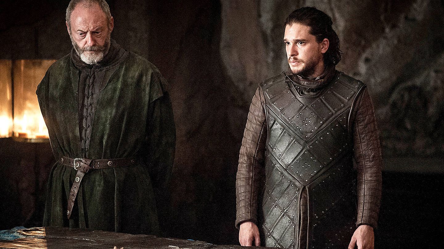 Imagen del quinto capítulo de la séptima temporada con Jon Nieve y Ser Davos en Rocadragón