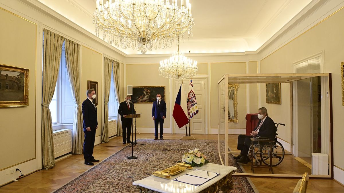El presidente de la República Checa designa al primer ministro desde una cabina