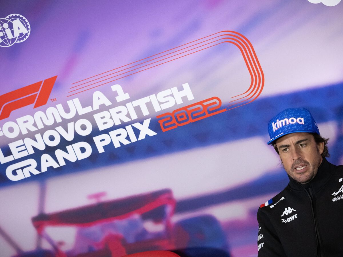 Foto: Fernando en la rueda de prensa del Gran Premio de Gran Bretaña. (EFE/EPA/CHRISTIAN BRUNA)