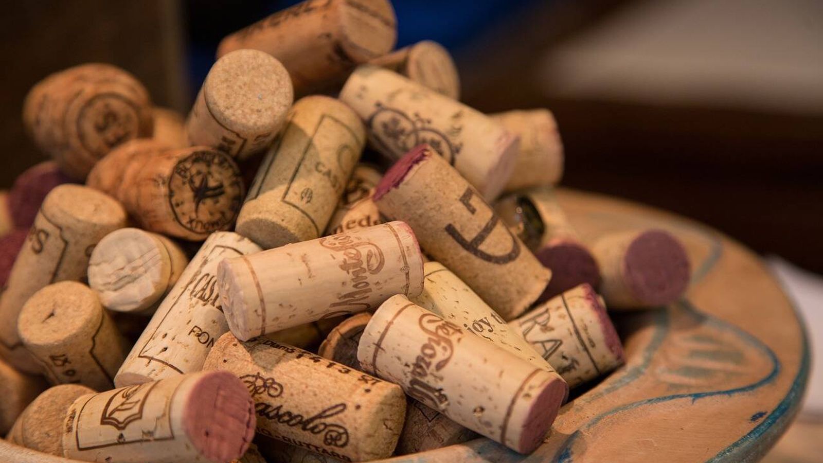El truco del corcho de vino en la nevera que ayuda a ahorrar hasta un 15% de energía