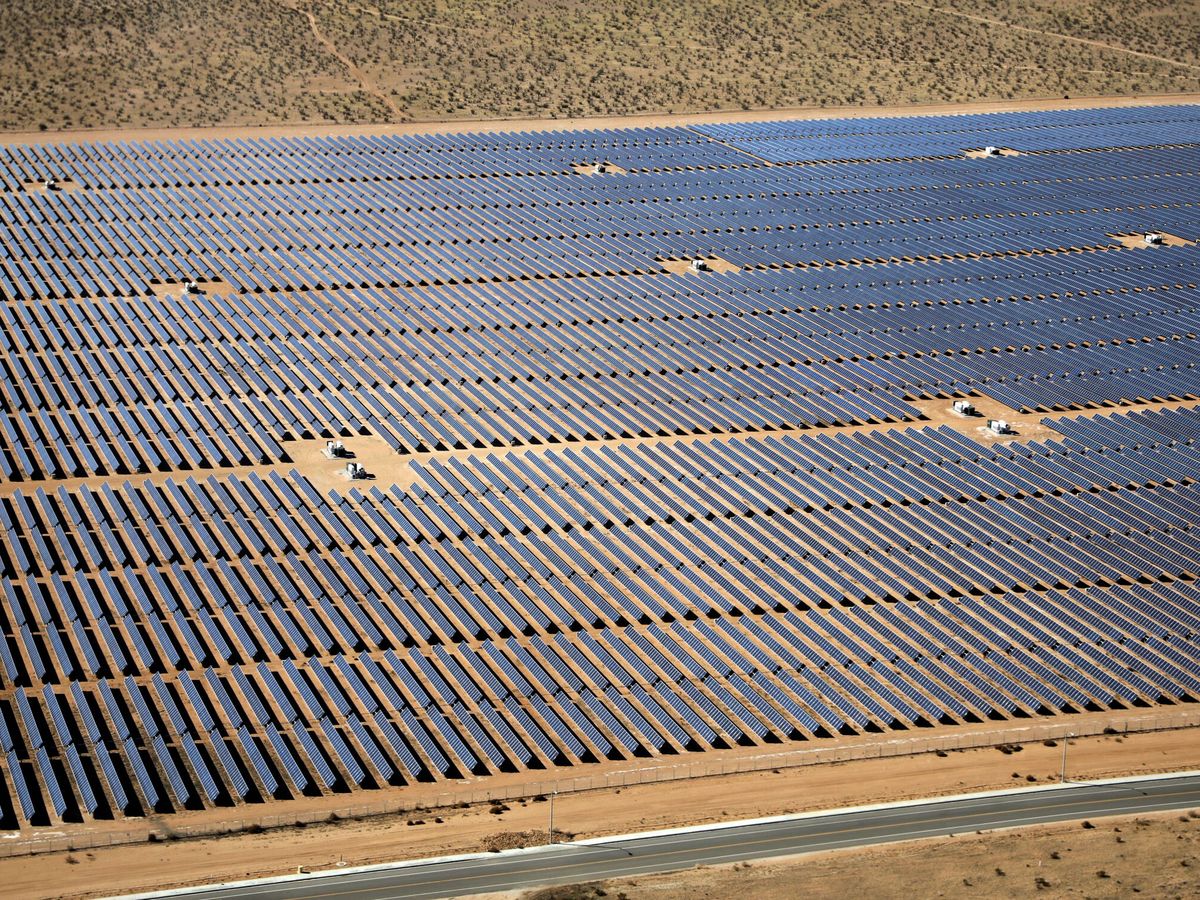 Foto: Paneles solares, en un desierto de California, EEUU. (Reuters/Lucy Nicholson)