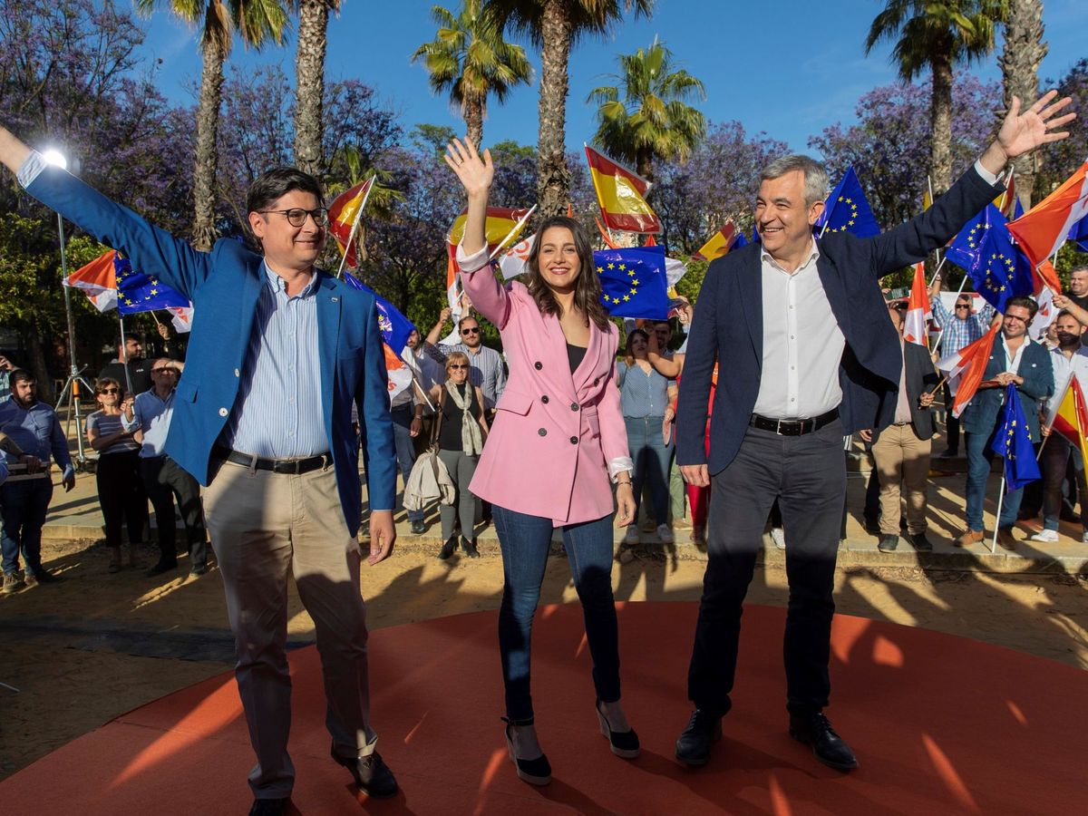 Foto: Inés Arrimadas y Luis Garicano, durante la campaña de autonómicas, municipales y europeas de 2019. (EFE)