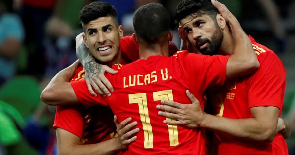 Foto: La selección española celebra su gol en el amistoso ante Túnez. (EFE)