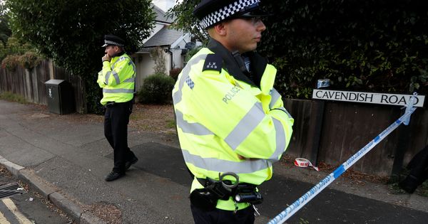 Foto: Policía de Londres en un registro domiciliario. (Reuters)
