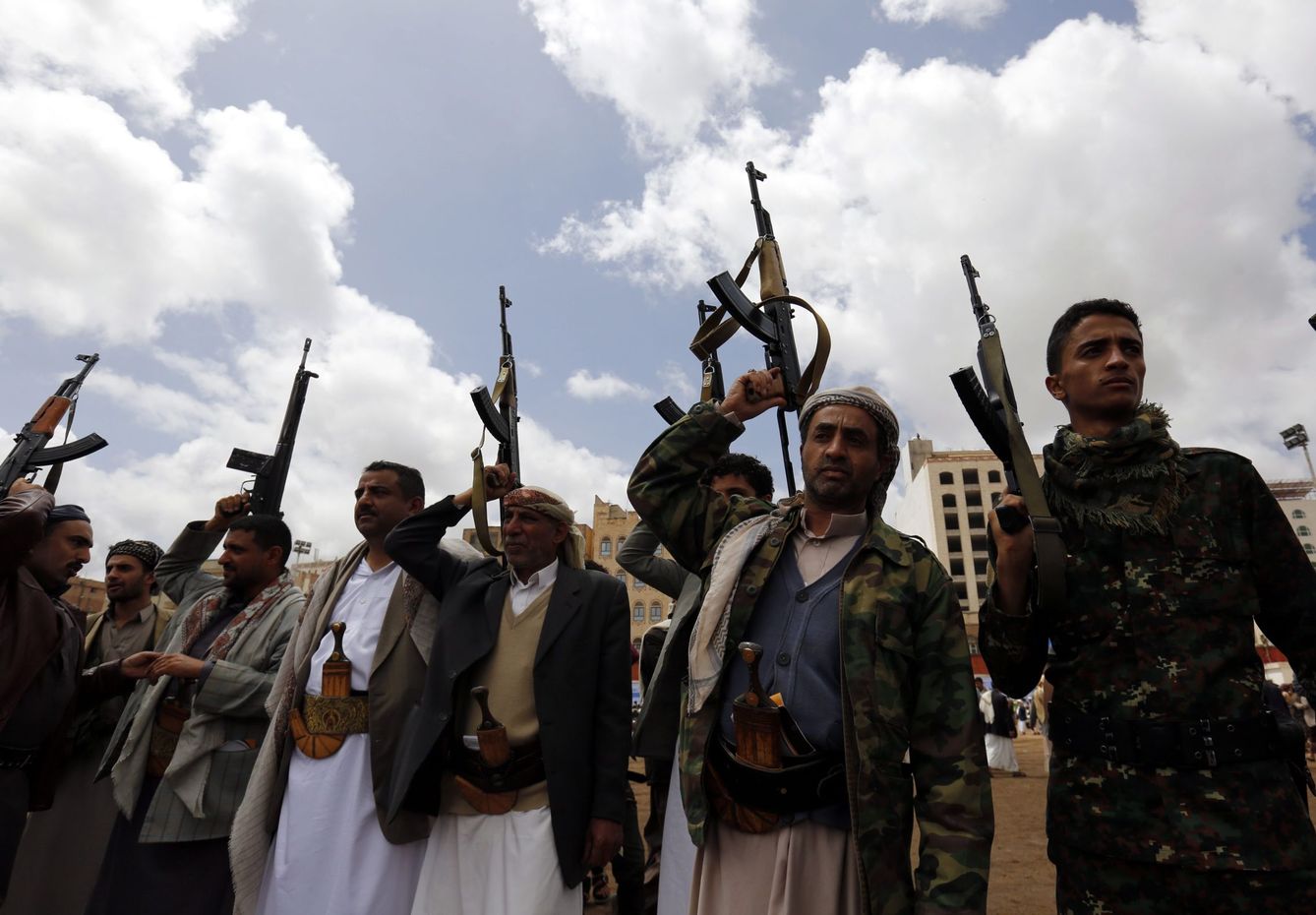 Rebeldes huthíes en Sanaa, Yemen, el 17 de abril de 2016 (EFE)