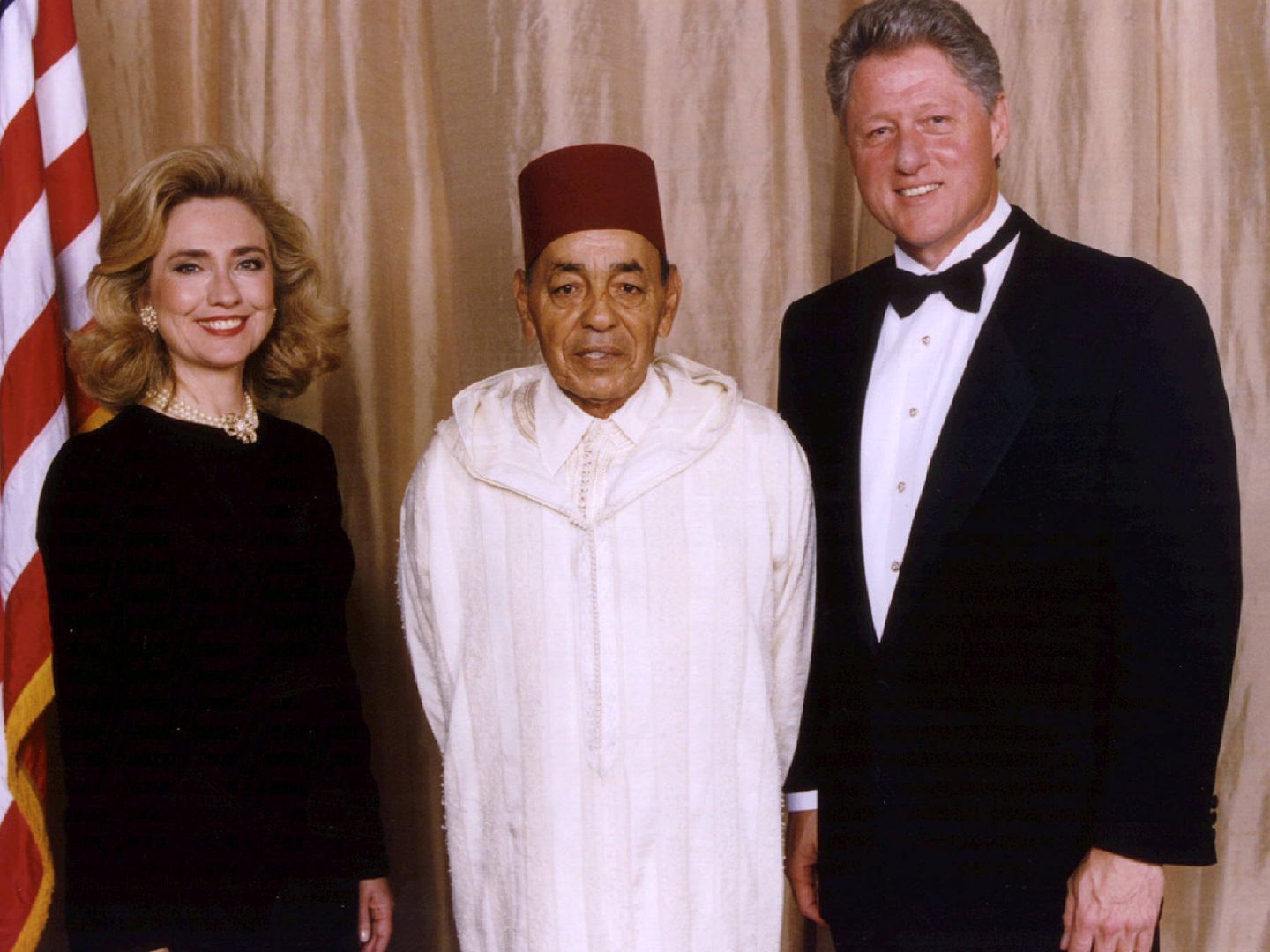 Hassan II, con el matrimonio Clinton. (Reuters)