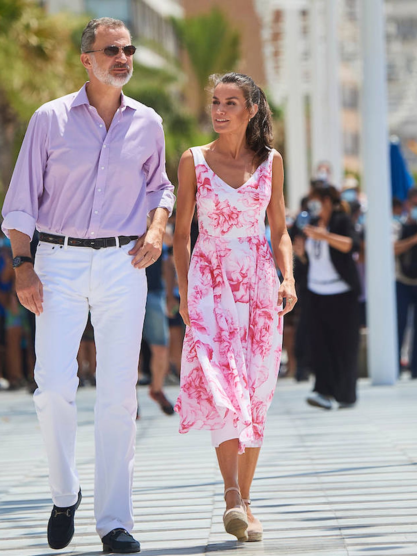 Felipe VI y Letizia, paseando por Benidorm. (Limited Pictures)