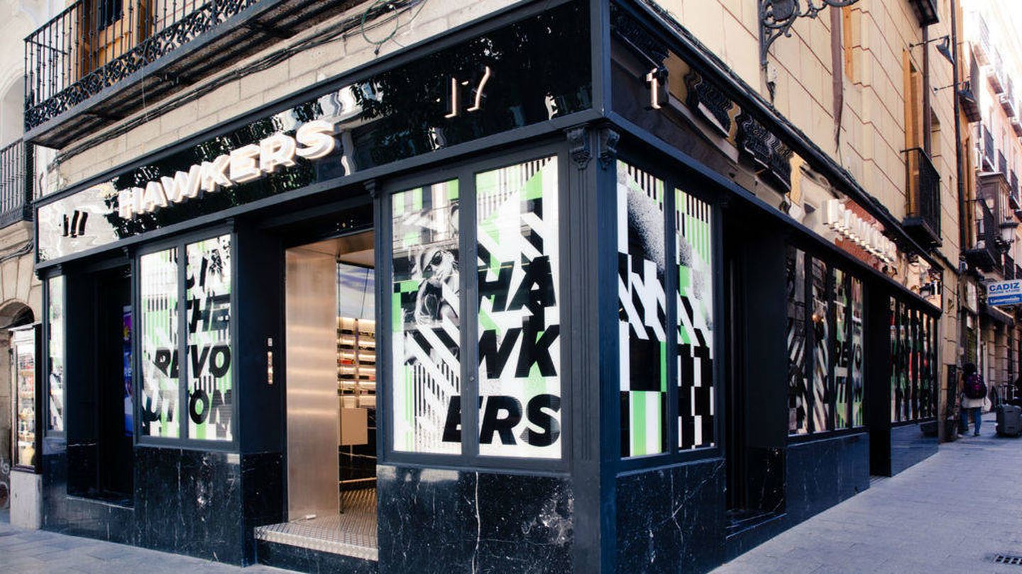 La primera tienda física de Hawkers: se inauguró el pasado septiembre en pleno centro de Madrid en la Calle Carretas, cerca de la Plaza del Sol. 