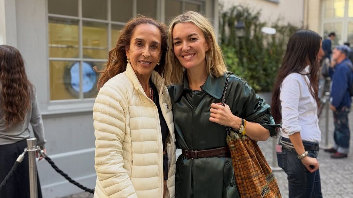 Marta Ortega ya ha estrenado la colección de Galliano para Zara: la sobrecamisa y el bolso que ha paseado por París