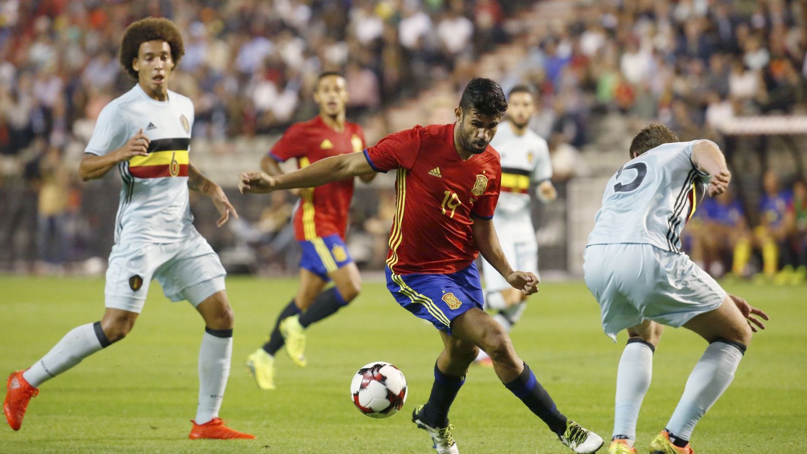 Foto: Diego Costa sustituyó al lesionado Álvaro Morata en el minuto 27 (Sergio Barrenechea/EFE)