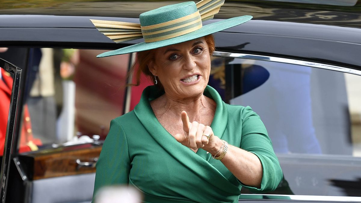 Sarah Ferguson reclama su lugar en la familia real tras la boda de su hija