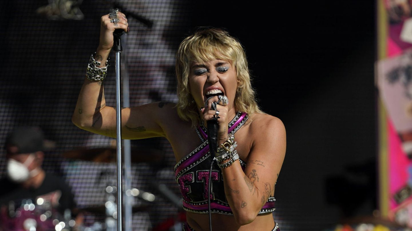 Miley Cyrus, en la previa de la Super Bowl. (Reuters)
