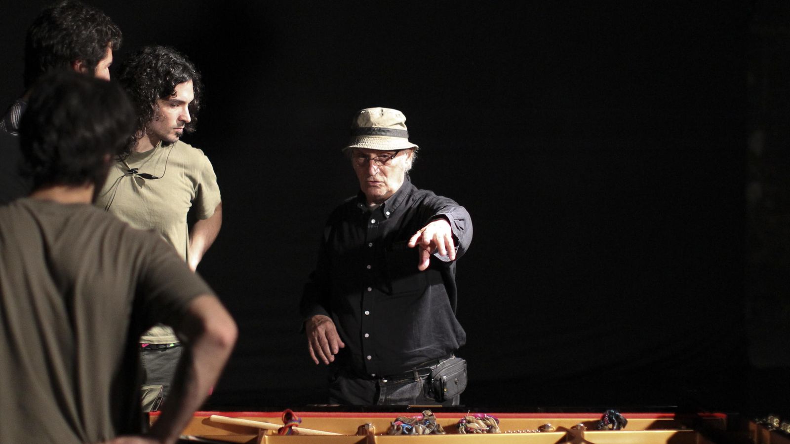 Foto: Carlos Saura durante el rodaje de 'Zonda' (EFE)
