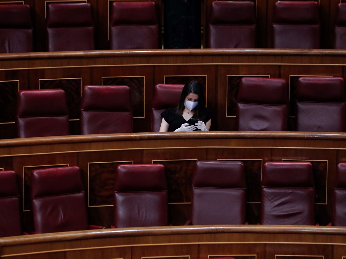 Foto: Inés Arrimadas, en el pleno del Congreso para prorrogar el estado de alarma. (EFE)