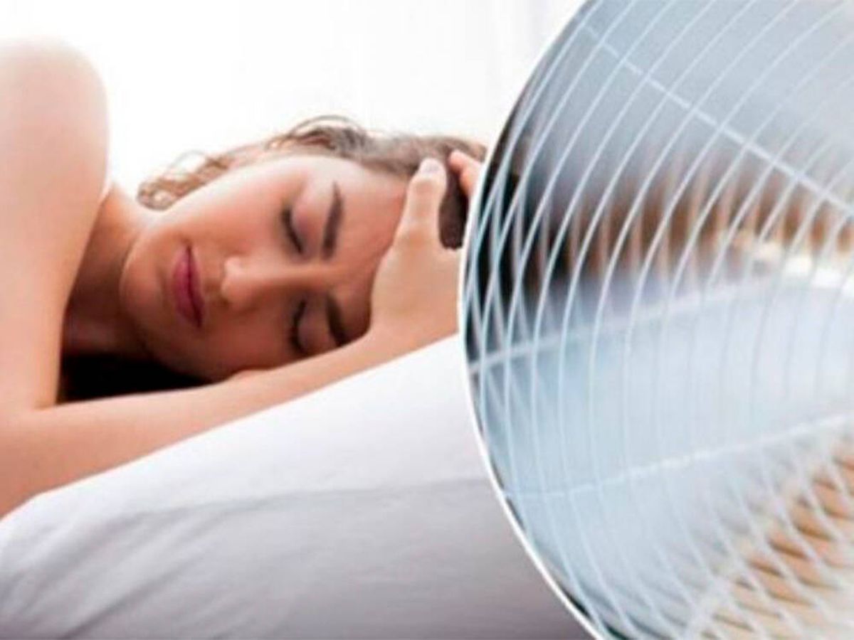 Foto: Así puedes dormir con el ventilador encendido sin correr el riesgo de ponerte enfermo (iStock)