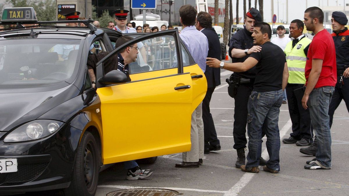La huelga de taxis deja sin servicio el aeropuerto de El Prat y provoca colas