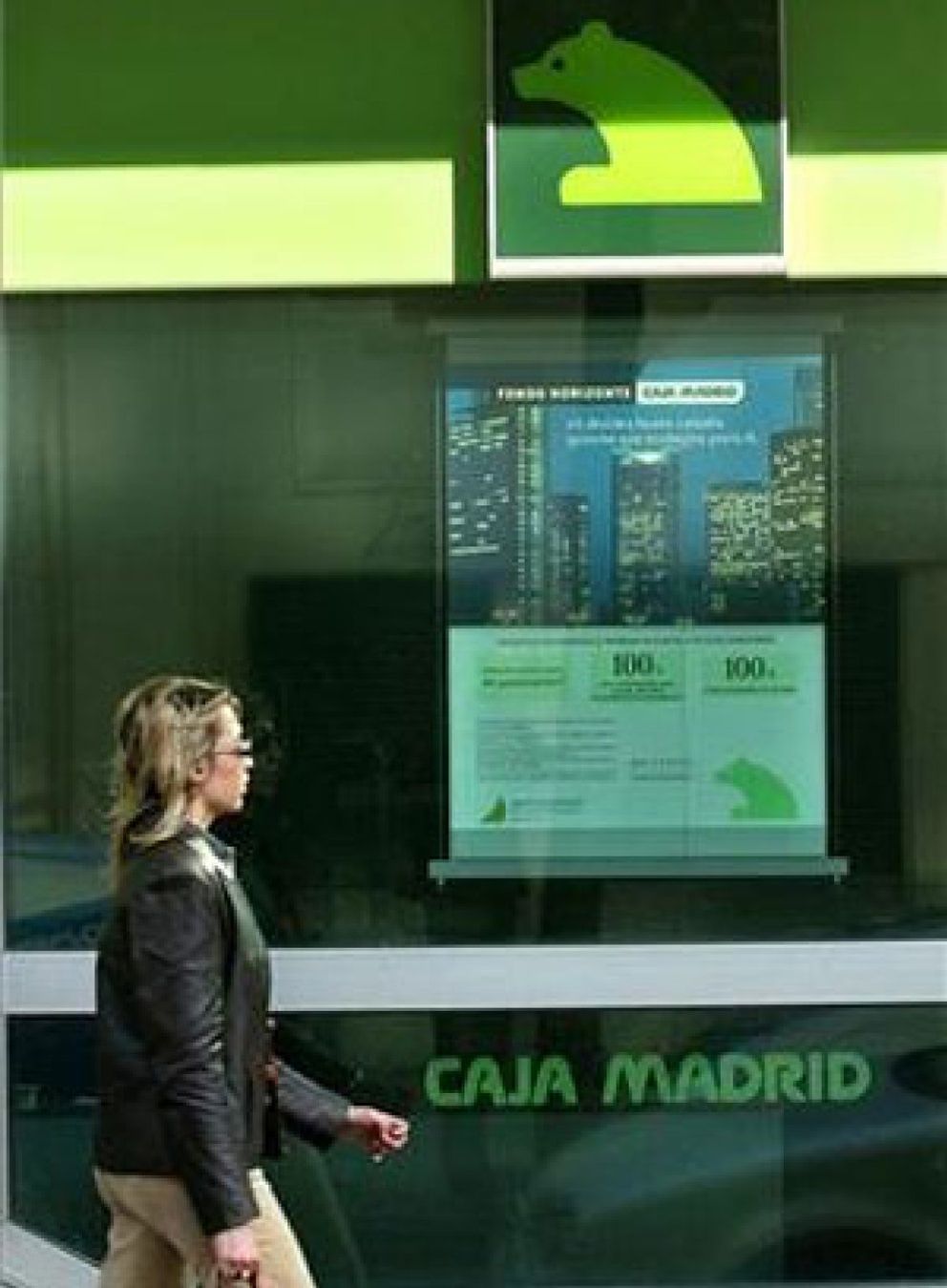 Foto: La crisis se lleva por delante un 68% del beneficio de Caja Madrid en 2009, que cae hasta 265 millones