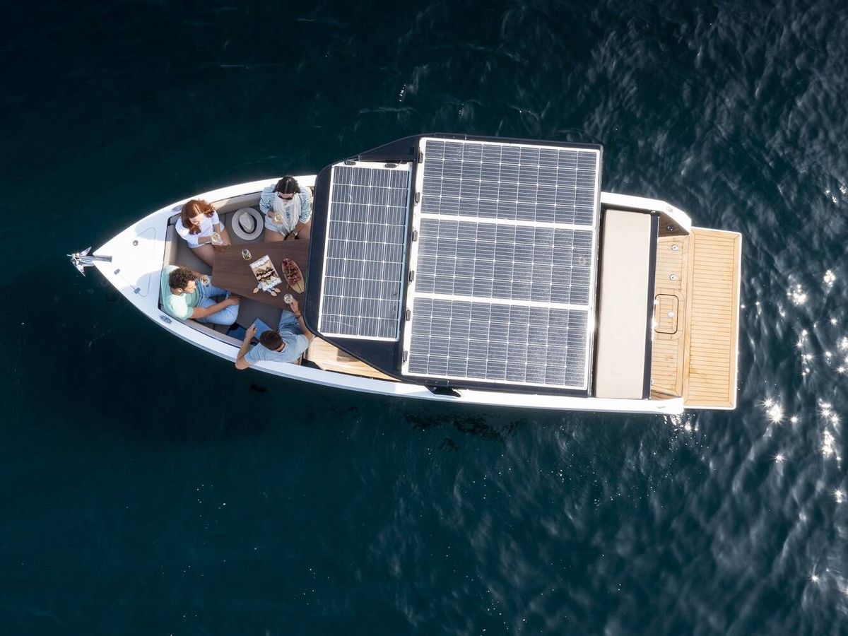 Foto: Barco solar del fundador de Solarpack.
