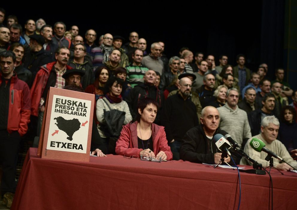 Foto: Foto de grupo del acto del Colectivo de Presos Políticos Vascos (Reuters)