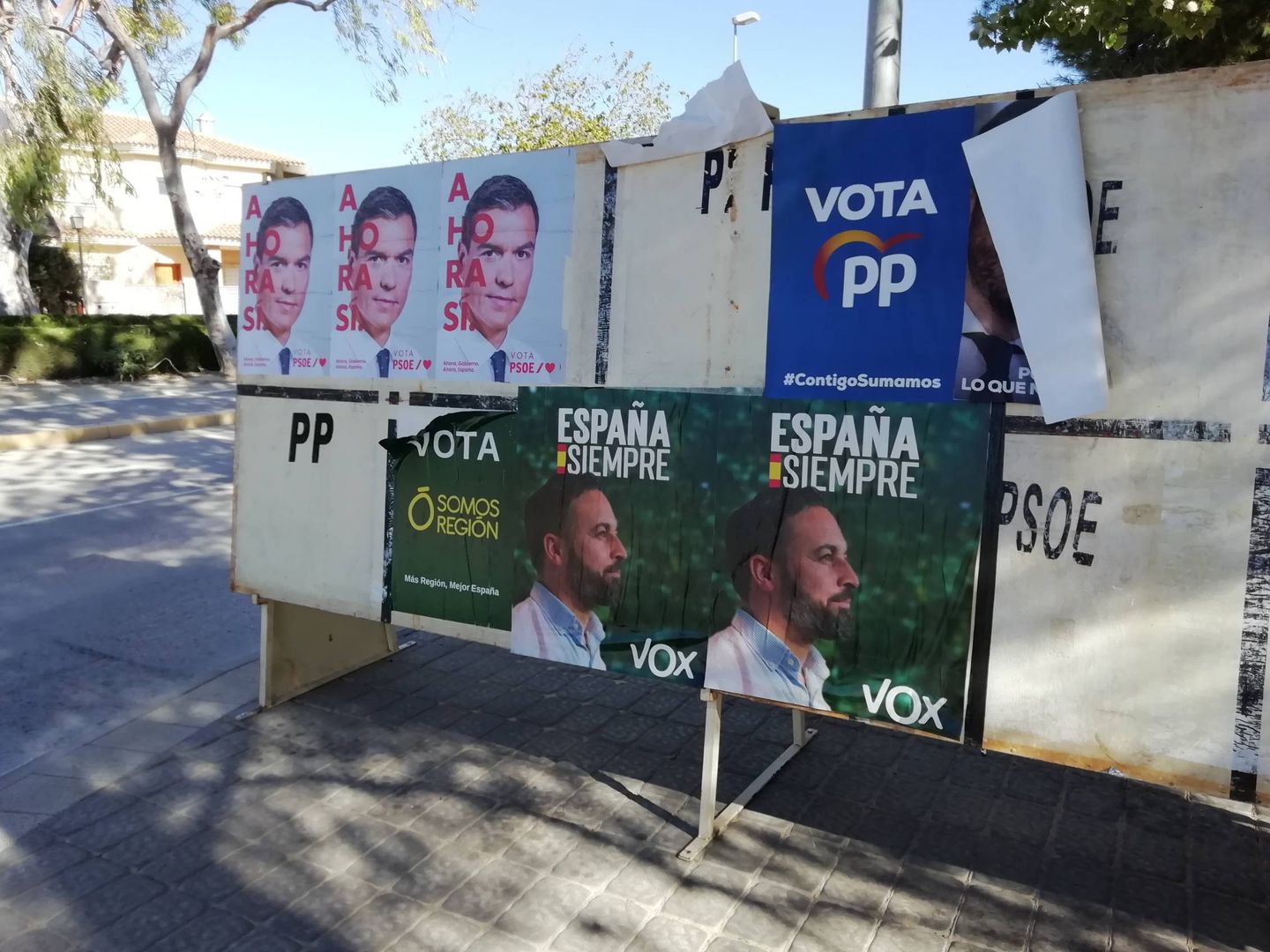 Carteles electorales en Torre Pacheco.