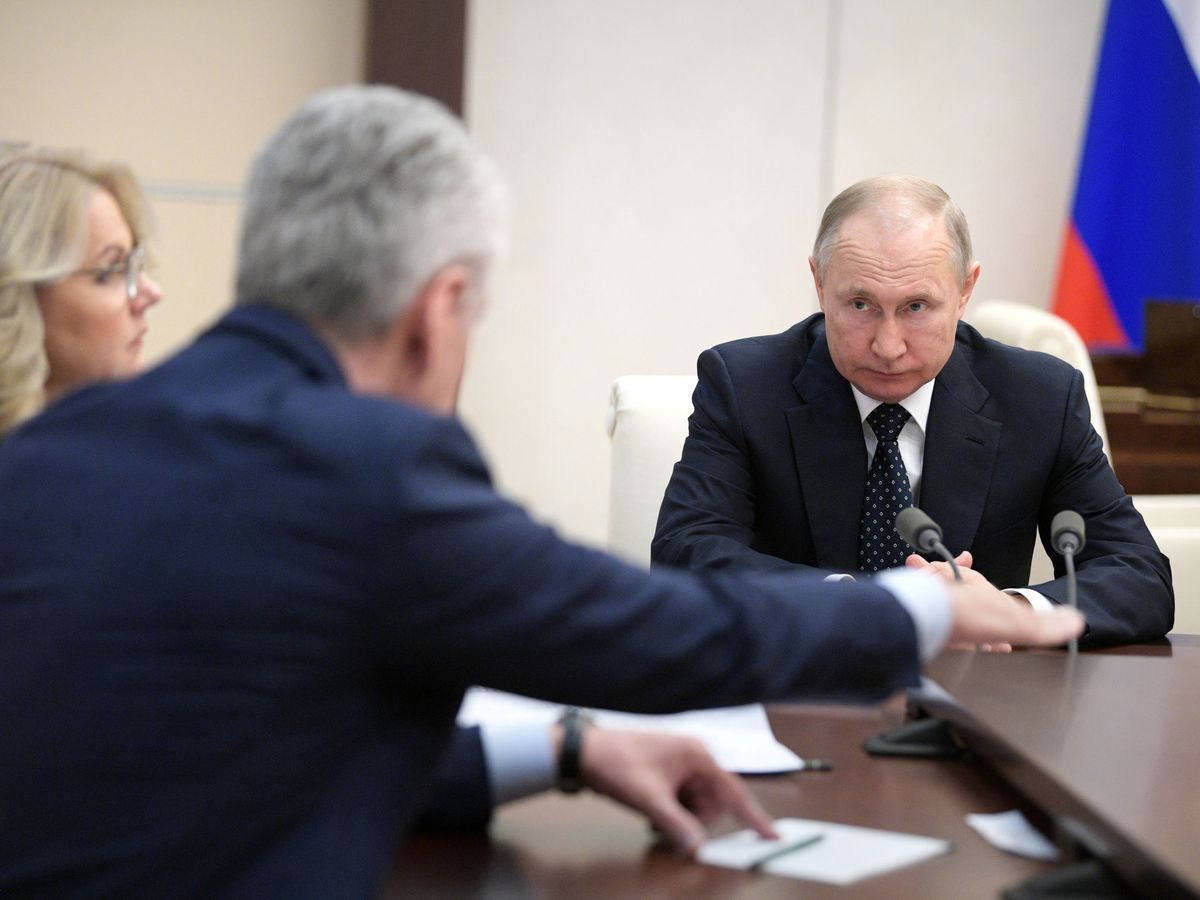 Foto: Putin, con su gabinete de crisis por el coronavirus. (Reuters)