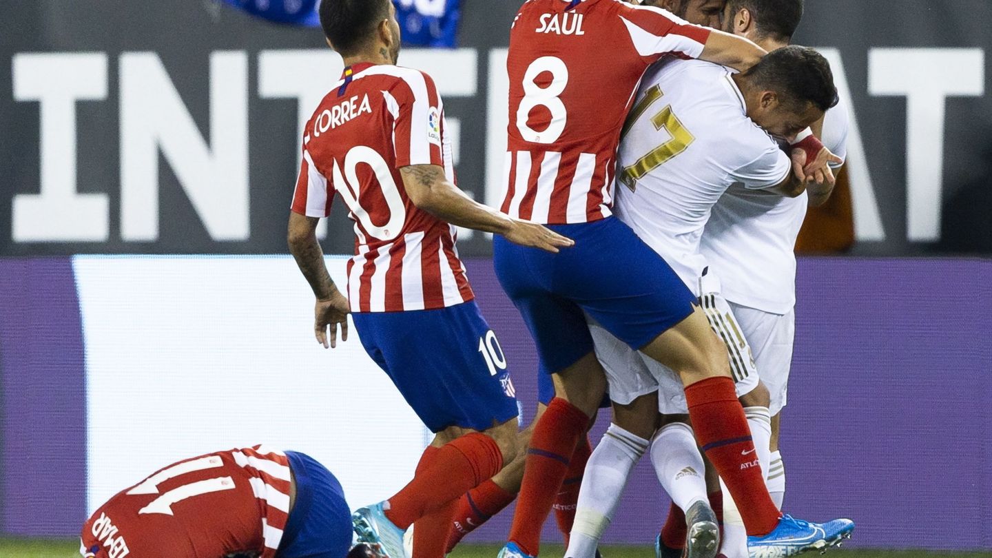 Diego Costa marcó cuatro goles y acabó expulsado por una patada a Carvajal, que también vio la tarjeta roja. (EFE)