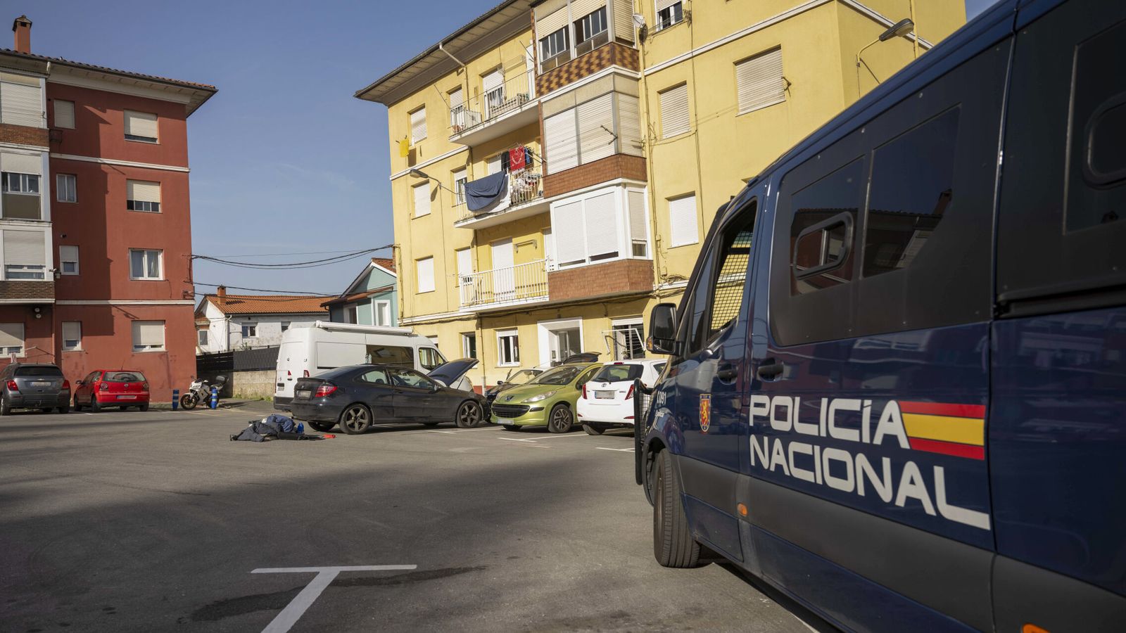 Un hombre recibe cuatro puñaladas en la zona de vinos de Torrelavega