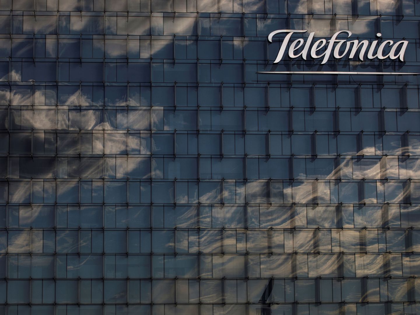Fachada de la sede de Teléfónica en Madrid. (Reuters)