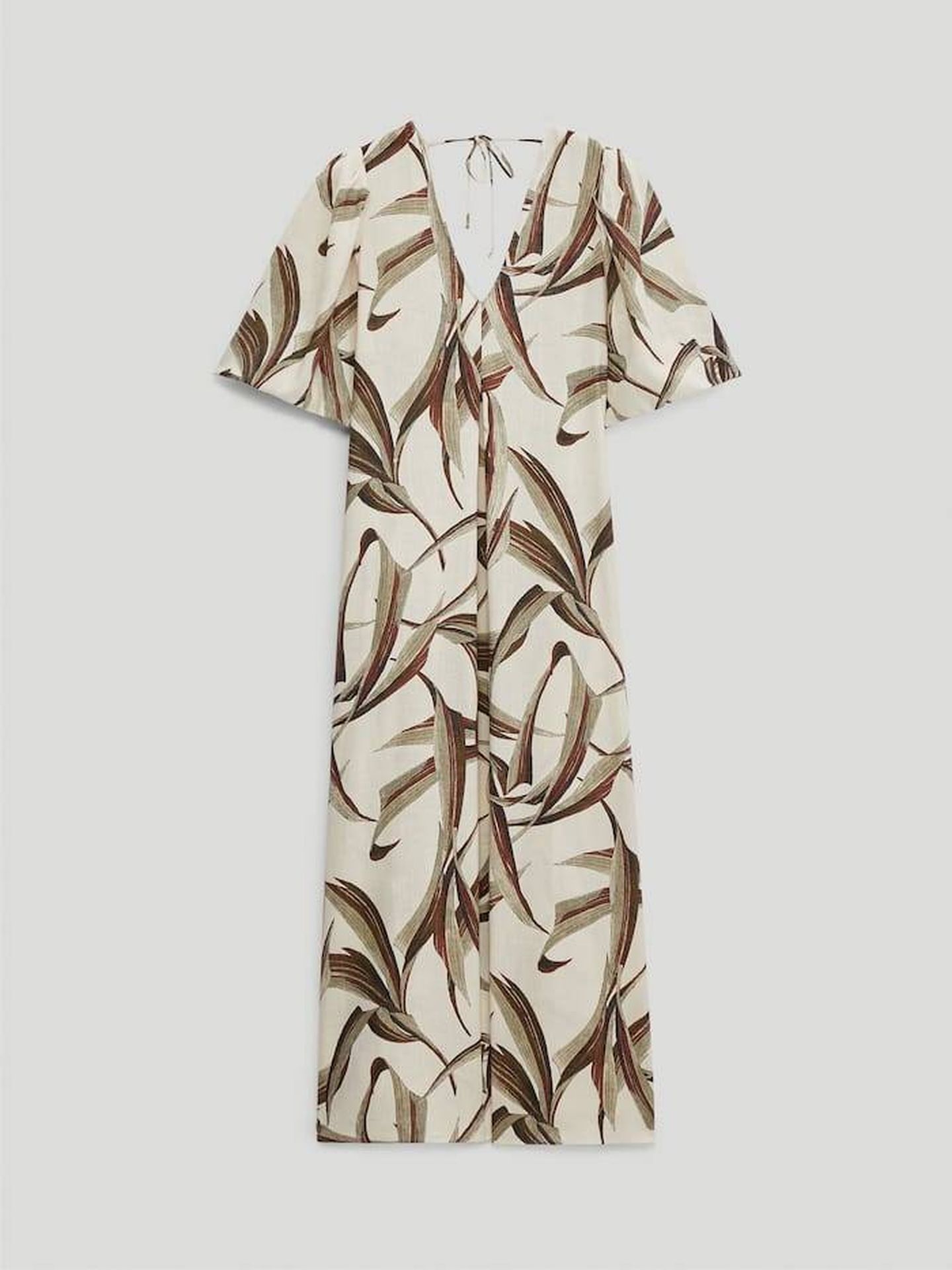Vestido de estampado tropical de Massimo Dutti. (Cortesía)