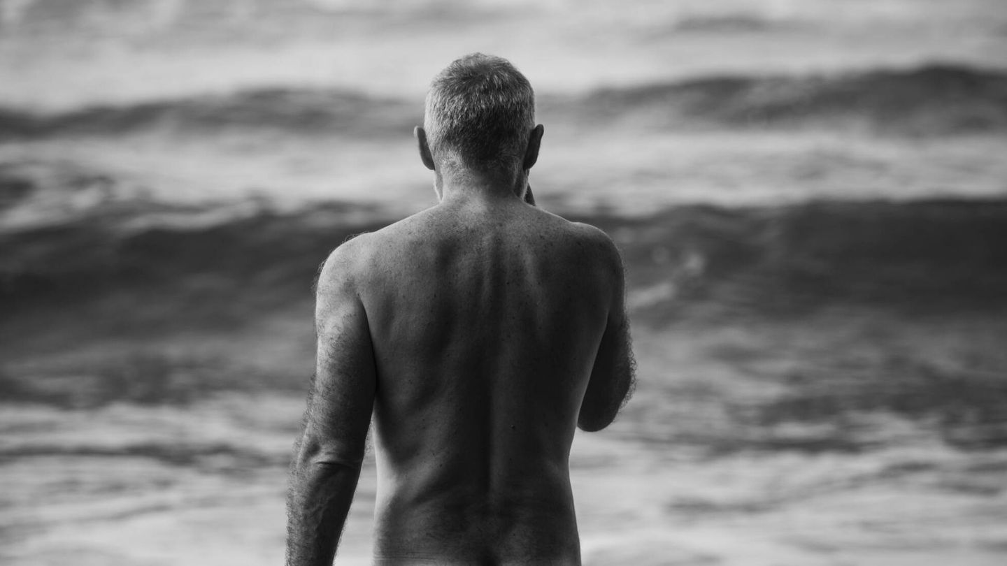 Un hombre nudista en Cabo de Gata. (iStock)