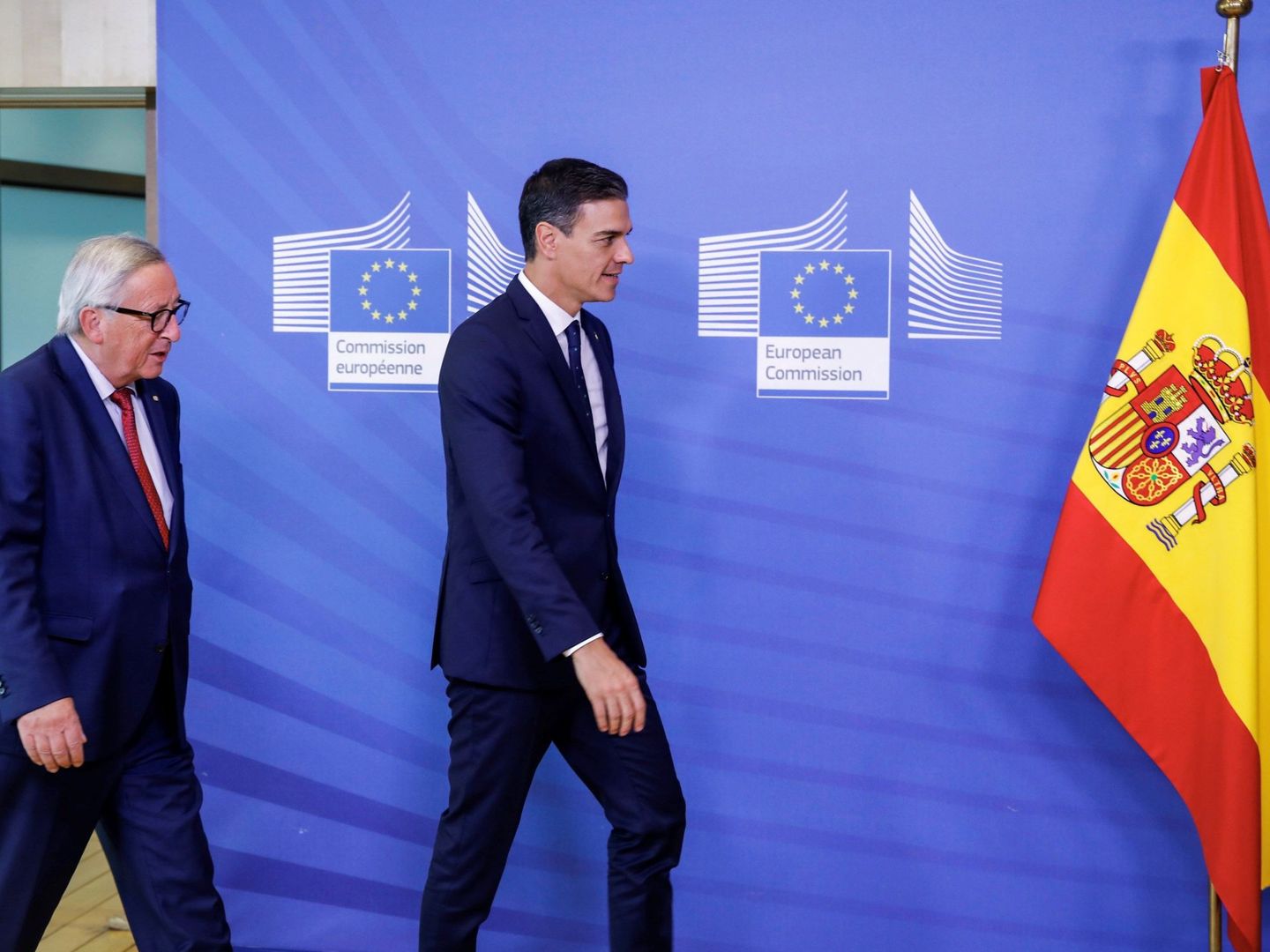 El presidente de la Comisión Europea, junto a Pedro Sánchez. (EFE)