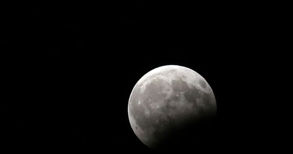 Foto: Eclipse lunar parcial nicosia (EFE)