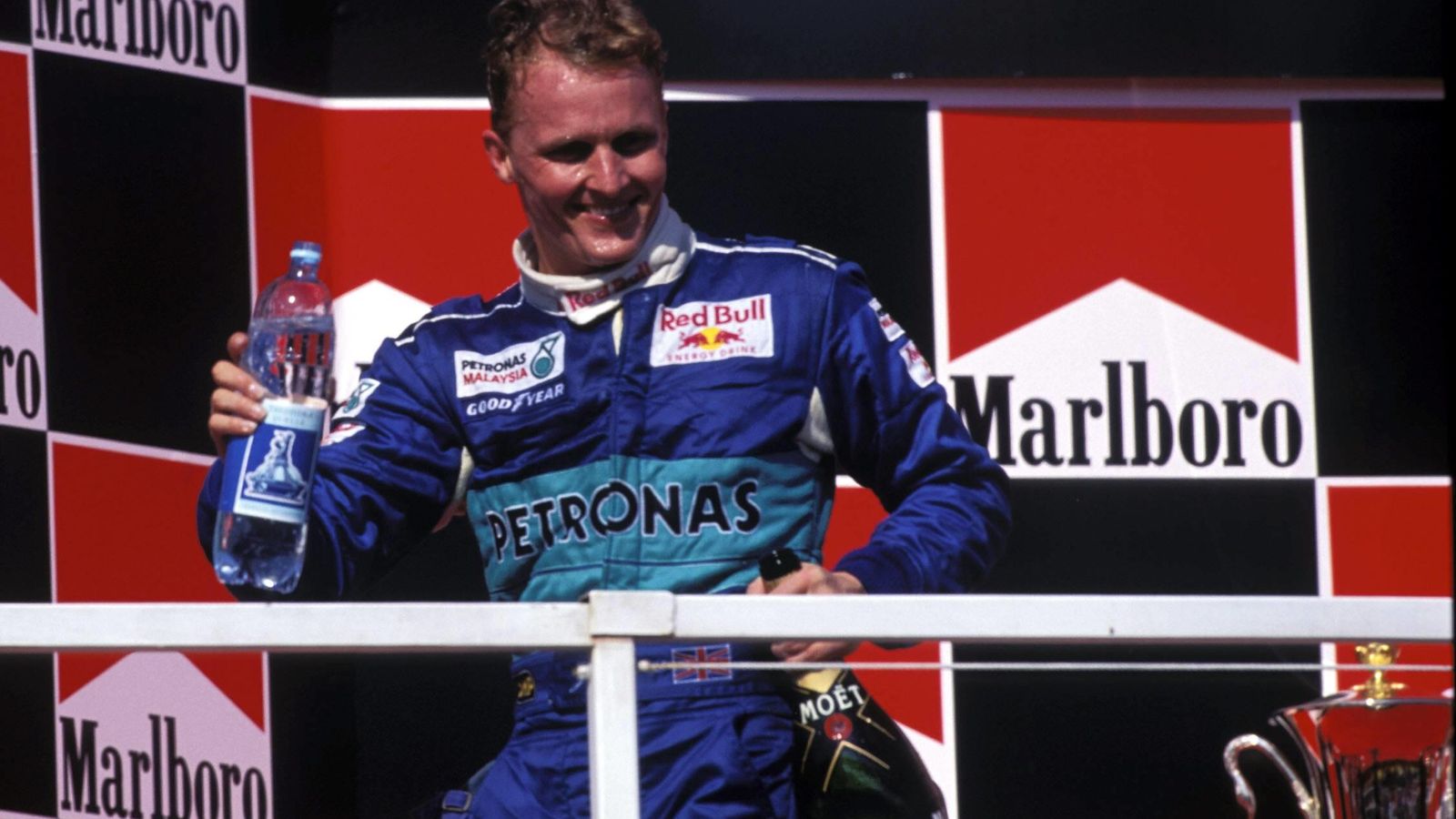 Foto: Johnny Herbert en el podio de Hungaroring, en 1997.