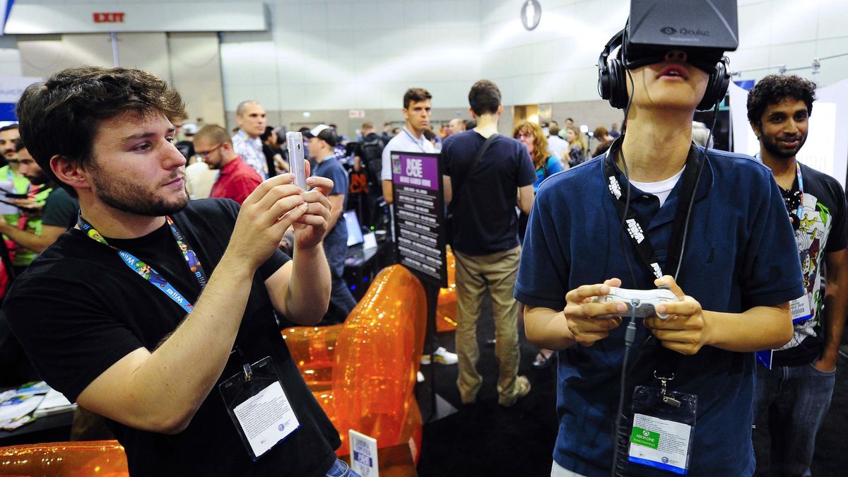 Facebook se desploma tras pagar 2.000 millones por Oculus VR y arrastra a Twitter 