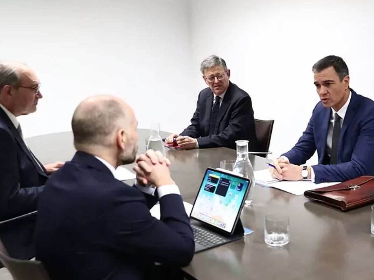 Ximo Puig y Pedro Sánchez, con los responsables de Ascer el pasado 23 de noviembre. 
