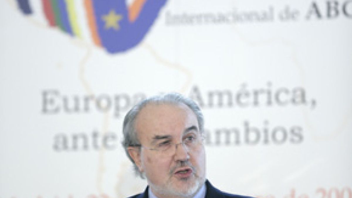 Pedro Solbes: "Envidio a Bermejo por ser ya un ex ministro"