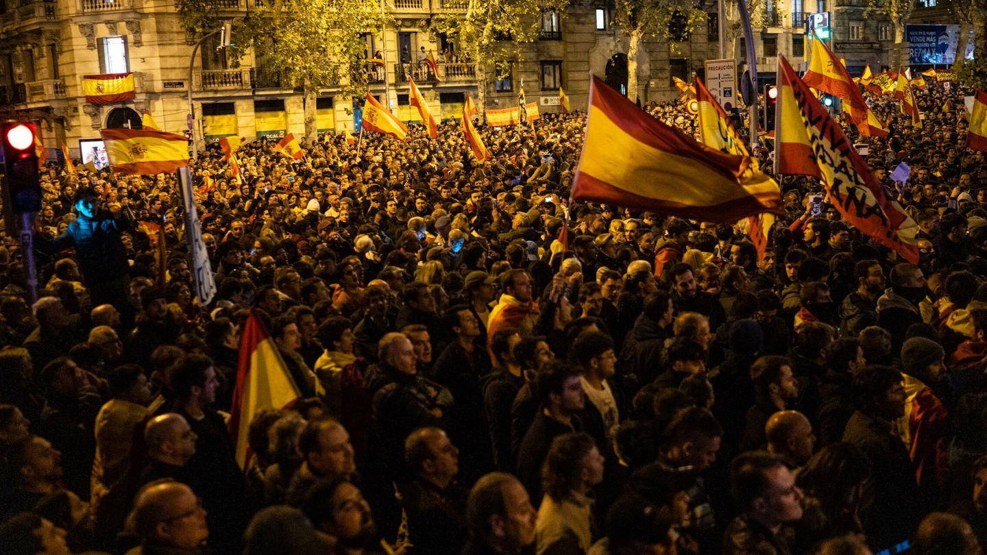 Miles de personas se concentran en la sede socialista en Ferraz Europa Press09/11/2023 (Foto: EP)