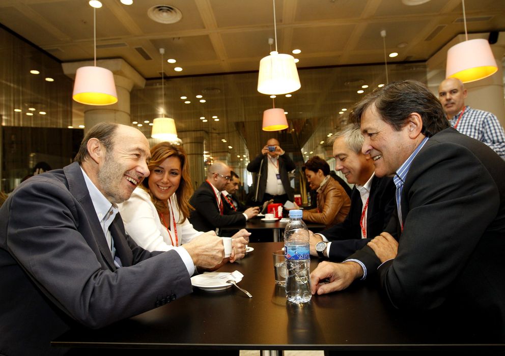 Foto: Alfredo Pérez Rubalcaba (izda), Susana Díaz, Javier Fernández y Pere Navarro (EFE)