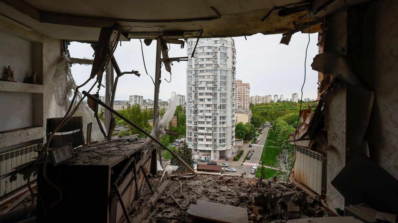 Foto: Uno de los edificios destruidos por las bombas rusas en Kiev. (Reuters/alentyn Ogirenko)