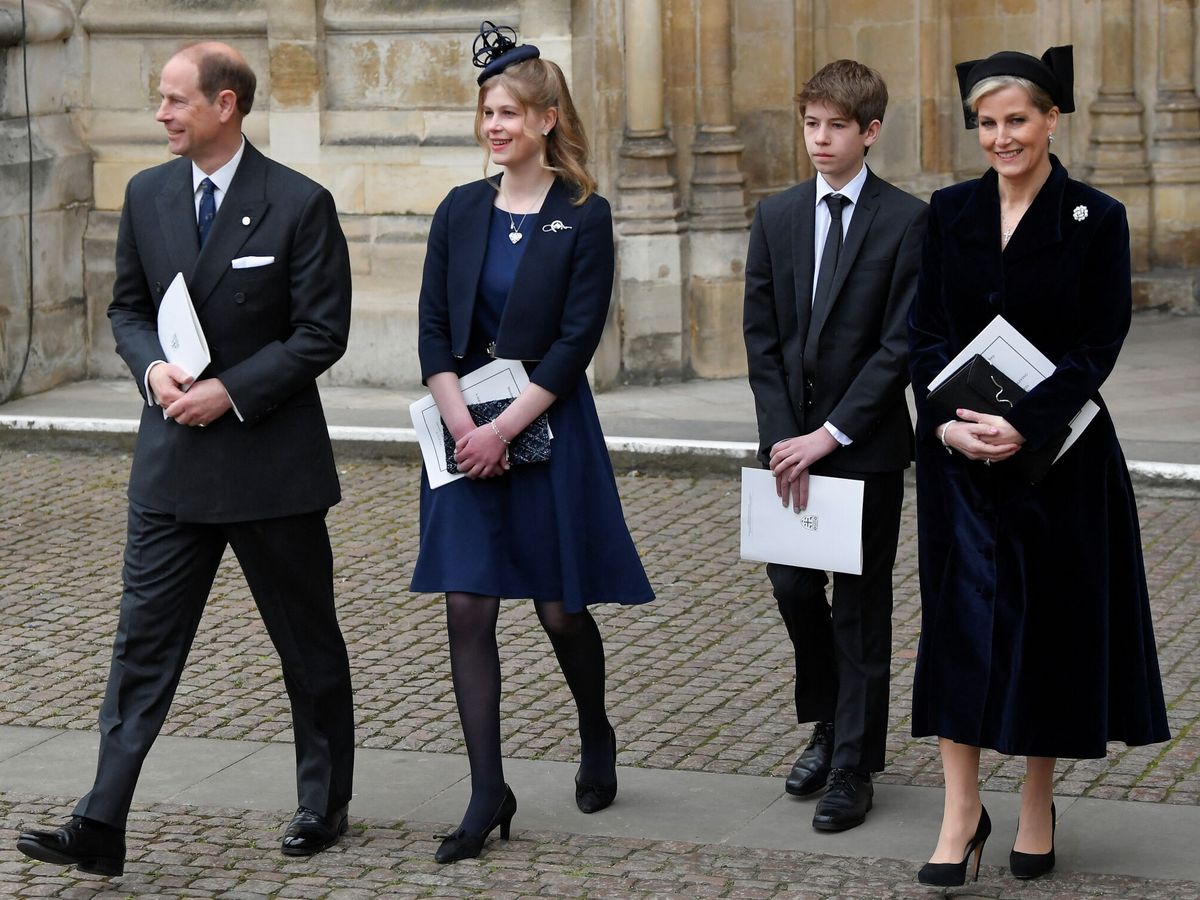 Foto: El príncipe Eduardo, junto a sus hijos, Lady Louise y James, y su esposa, Sophie. (Reuters/Toby Melville)