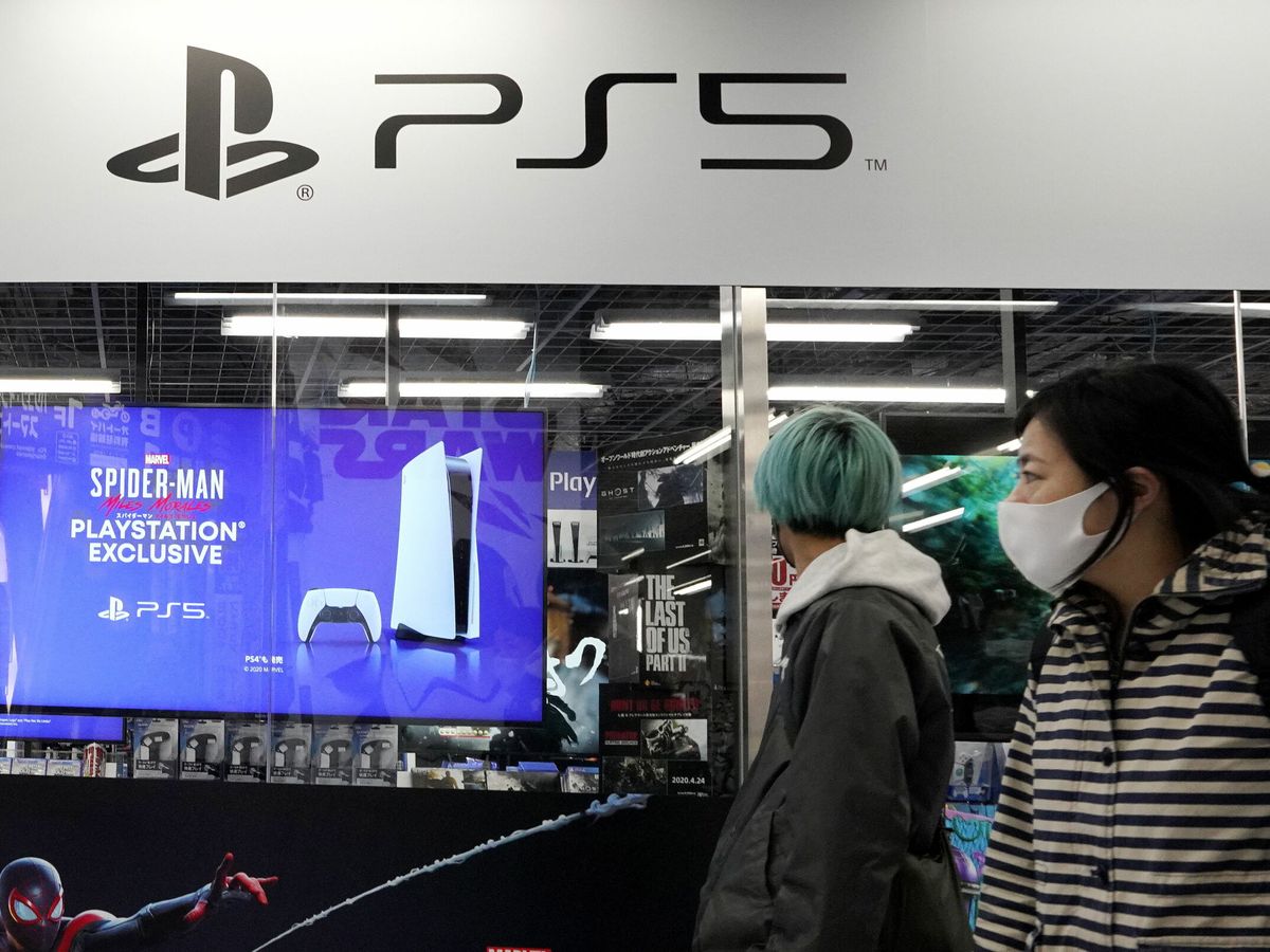 Foto: Vitrina con la PlayStation 5 (PS5) de Sony. (EFE/Kimimasa Mayama)