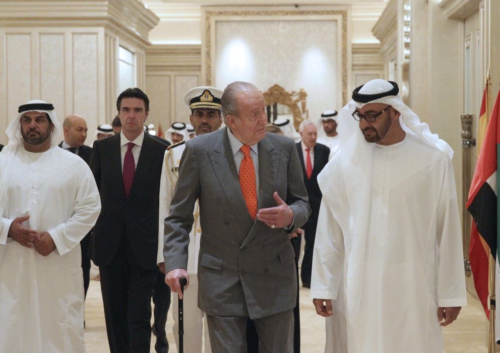 Foto: El rey Juan Carlos junto al príncipe heredero de Abu Dabi, el jeque Mohamed bin Zayed al Nahyan. (EFE)