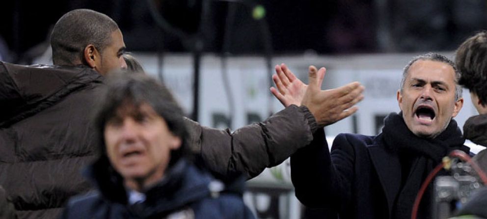 Foto: Mourinho: "Adriano necesita un tutor, alguien que esté cerca de él"