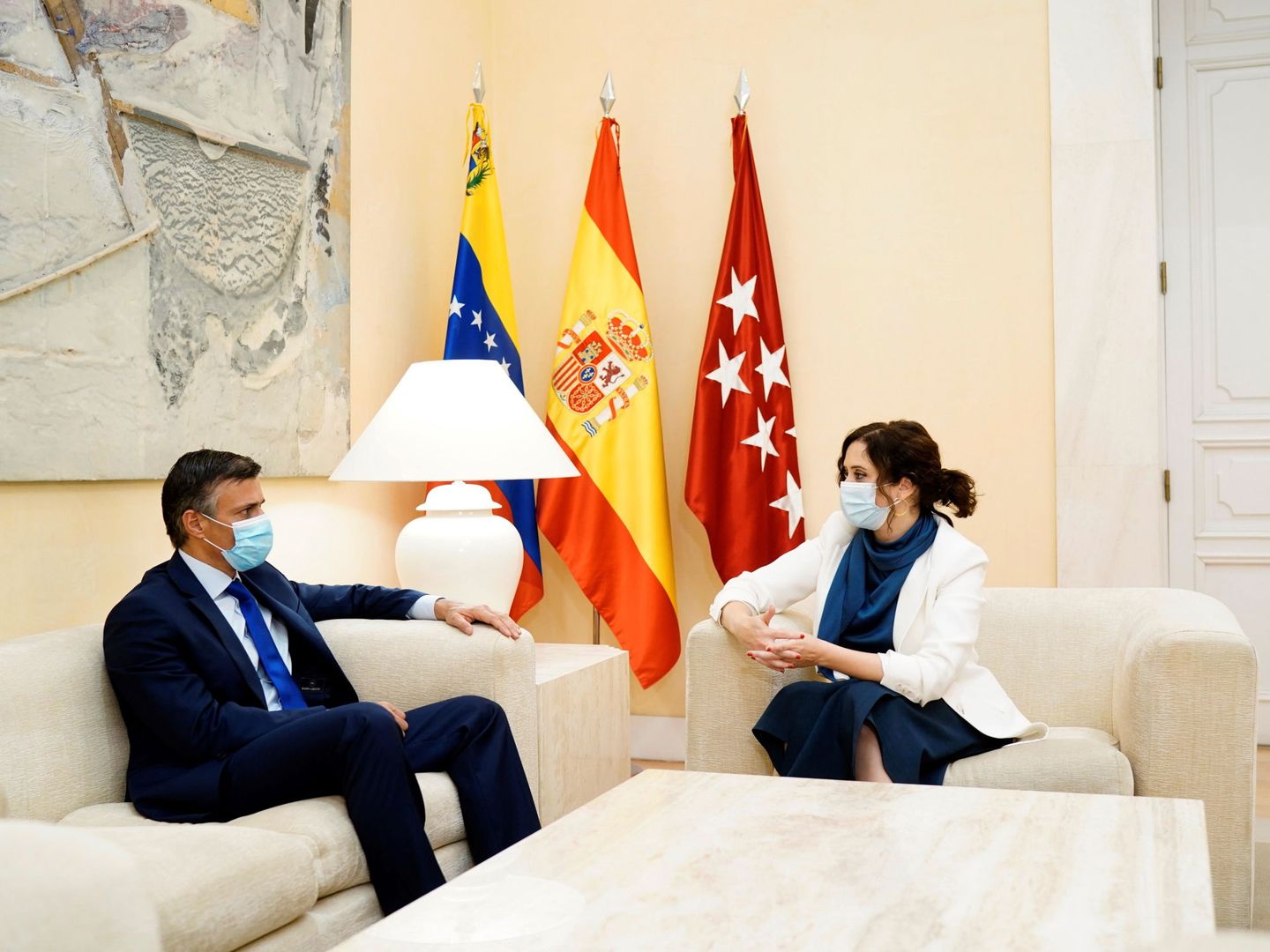 El líder opositor Leopoldo López y la presidenta de la Comunidad de Madrid, Isabel Díaz Ayuso. (EFE) 