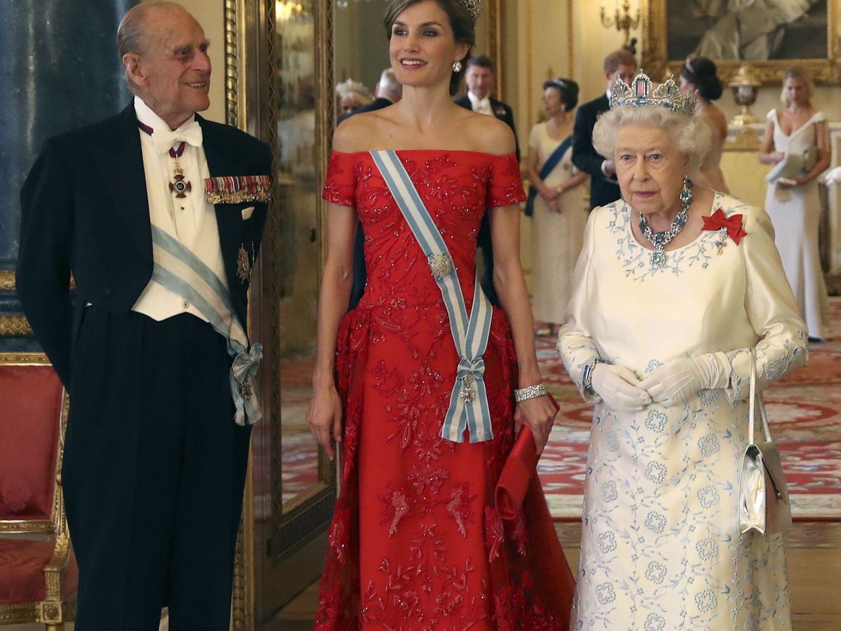 Foto: La reina Isabel II y la reina Letizia, en una imagen de archivo. (EFE)