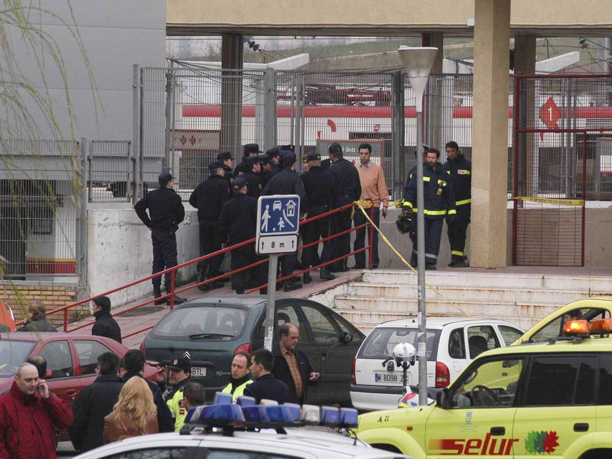 Foto: Atentado terrorista perpetrado por Al Qaeda en la estación de cercanías de Santa Eugenia, al sur de Madrid. (Europa Press)