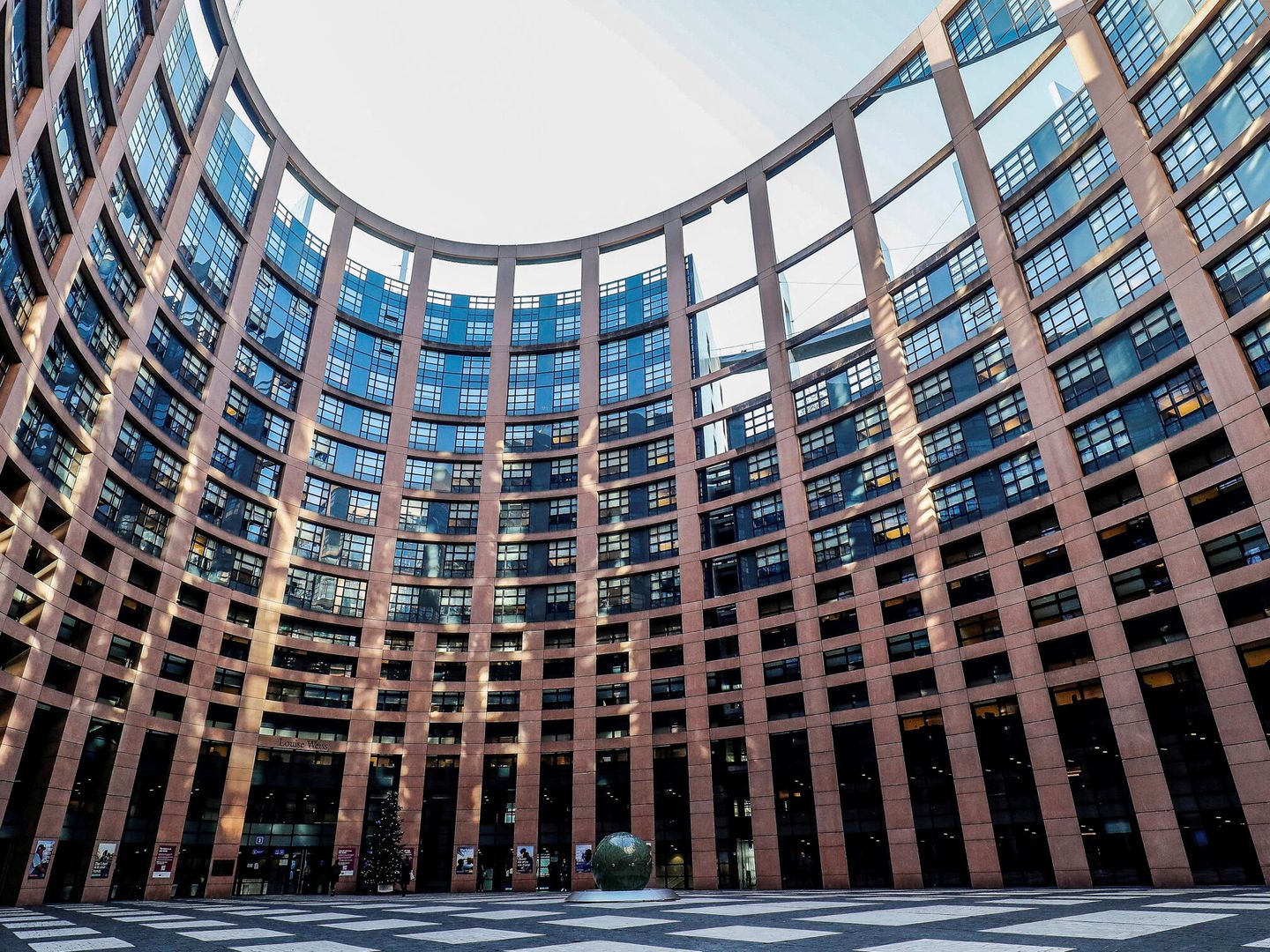 Interior de la sede del Parlamento Europeo en Estrasburgo. (EFE)